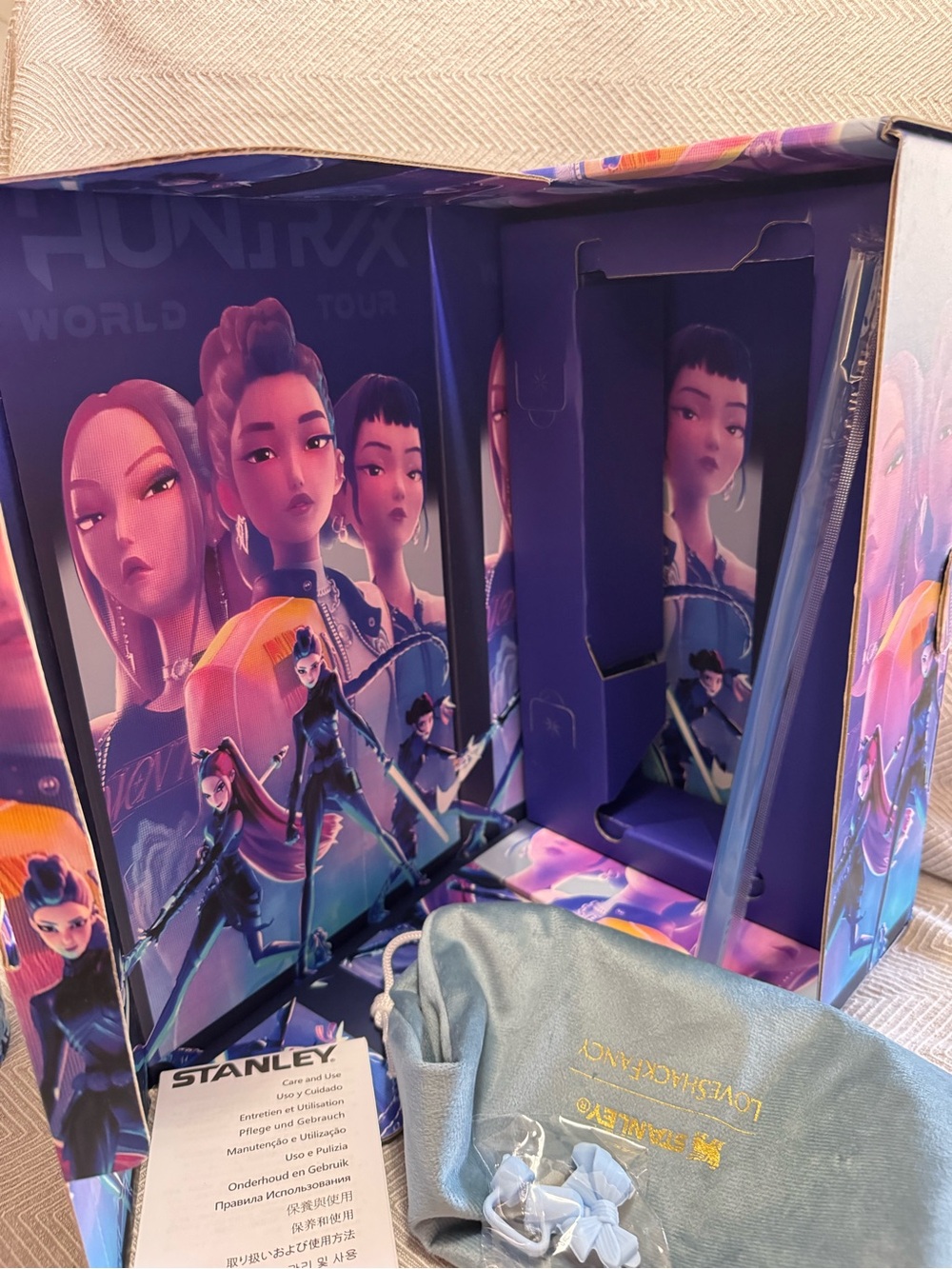 Stanley x Hunter World Tour Quencher Tumbler - Picture 4 of 11
